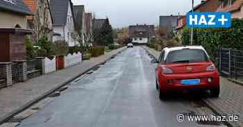 Parken in Sehnde: Viele Autofahrer parken auf dem Gehweg - Hannoversche Allgemeine
