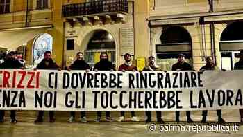 Parma, striscione dei neofascisti contro il giornalista Berizzi - La Repubblica