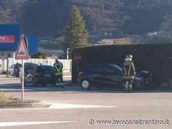 Arco: scontro frontale tra due auto, ferita una 28 enne - la VOCE del TRENTINO