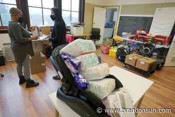 COVID falling in 49 of 50 states as deaths near 900000 - Brandon Sun