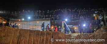 [IMAGES] Au Maroc, dernière ligne droite pour sauver un garçon tombé dans un puits