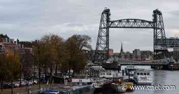 A landmark bridge could be pulled apart to fit Jeff Bezos' massive superyacht     - CNET