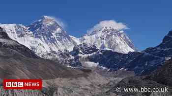 Mount Everest: Mountain's highest glacier melting rapidly, new study shows