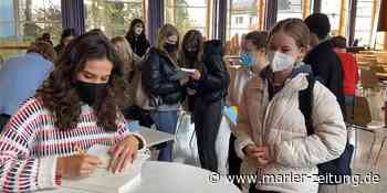 1live-Moderatorin Mona Ameziane feiert Wiedersehen mit ihrer alten Schule - Marler Zeitung