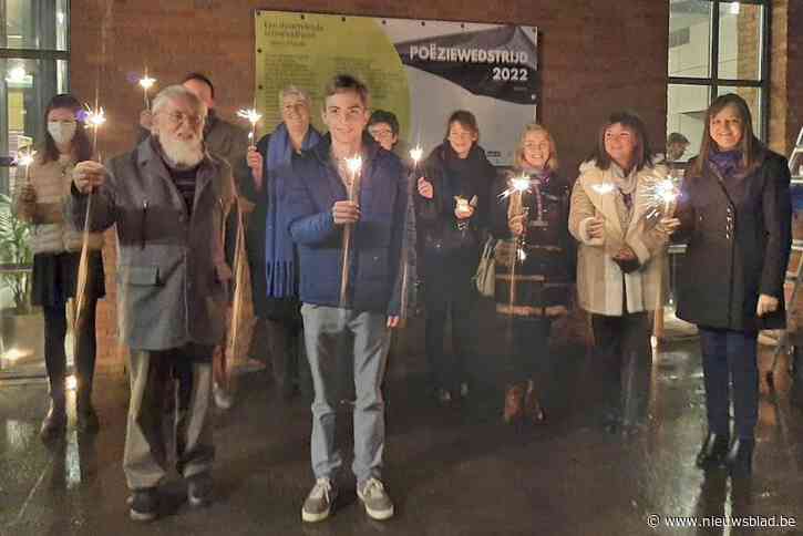 Simon (17) schopt het tot dichter van het jaar: “Ik kan niet zeggen dat poëzie echt leeft bij mijn leeftijdsgenoten”