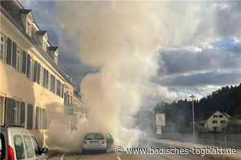 Gernsbach: Igelbachstraße nach Fahrzeugbrand gesperrt - Badisches Tagblatt