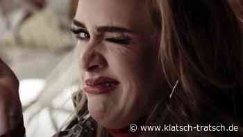 Video: Hinter den Kulissen ist Adele brüllend komisch - klatsch-tratsch.de