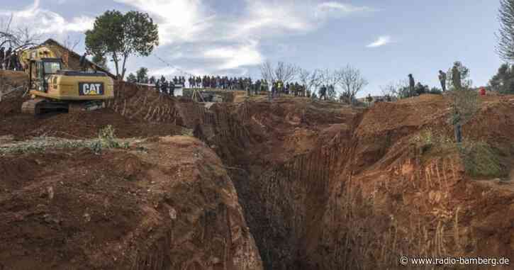 Junge sitzt in Brunnen fest – Hoffen und Bangen in Marokko