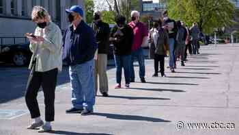 U.S. beats Canada on job creation but it's still playing catchup amid Omicron