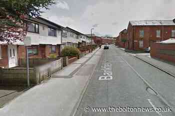 Bolton at Home bosses warn people to 'be alert to dodgy doorstep behaviour' - The Bolton News