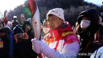 Eröffnungsfeier: Jackie Chan trägt die Olympische Fackel - BLICK.CH