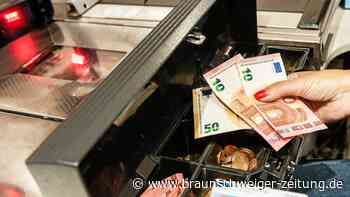 Unbekannter raubt Supermarkt mit Schusswaffe aus