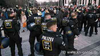 Wieder Demonstrationen gegen Corona-Maßnahmen in ganz Deutschland - vielerorts Gegenproteste