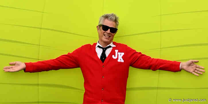 Johnny Knoxville Poses with Co-Star Chris Pontius' 'Pontiusaurus' to Promote 'Jackass Forever'