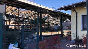 Clusone, il forte vento fa volar via la copertura della bocciofila - MyValley.it