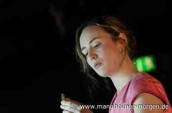 Nationaltheater Mannheim trifft bei Jelinek-Monolog mit Geige den richtigen Ton - Kultur - Mannheimer Morgen