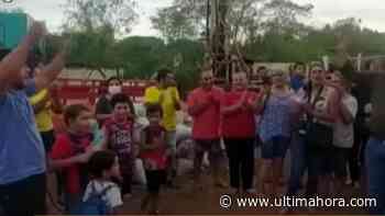 Pobladores de Caapucú celebran que volvió a salir agua en la zona - ÚltimaHora.com