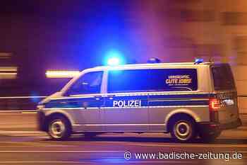 Auto landet bei Kenzingen im Graben - Kenzingen - Badische Zeitung - Badische Zeitung