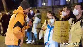 Dresden: Polizei unterbindet Corona-Protest vor Uniklinik - WELT - WELT