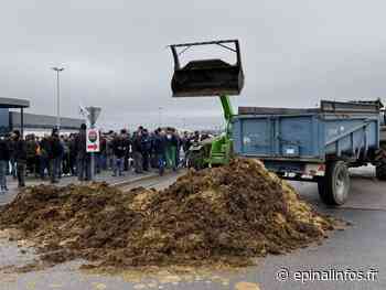 Golbey : opération "Black fumier" devant le Supermarché Leclerc - Epinal infos - Epinal Infos