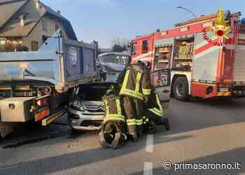Schianto a Cogliate, l'auto finisce sotto al camion - Prima Saronno