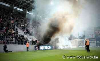 Zulte Waregem krijgt boete voor rookbommen en projectielen - Focus en WTV