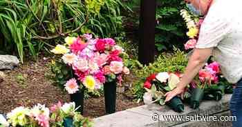 Shelburne floral designer creates memorial bouquets for Nova Scotia's victims of COVID-19 - saltwire.com