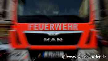 Feuerwehr löscht in Lilienthal einen brennenden Trecker - WESER-KURIER - WESER-KURIER