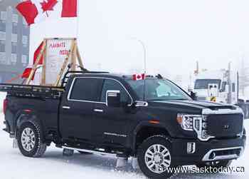 Protest convoy rolls through Weyburn in support of truckers - SaskToday.ca