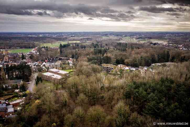 Protest tegen revalidatiecentrum met 75 aangepaste woningen aan het Spanjaardenplein