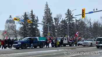 Duelling protests on provincial restrictions take place at Sask. Legislative Building
