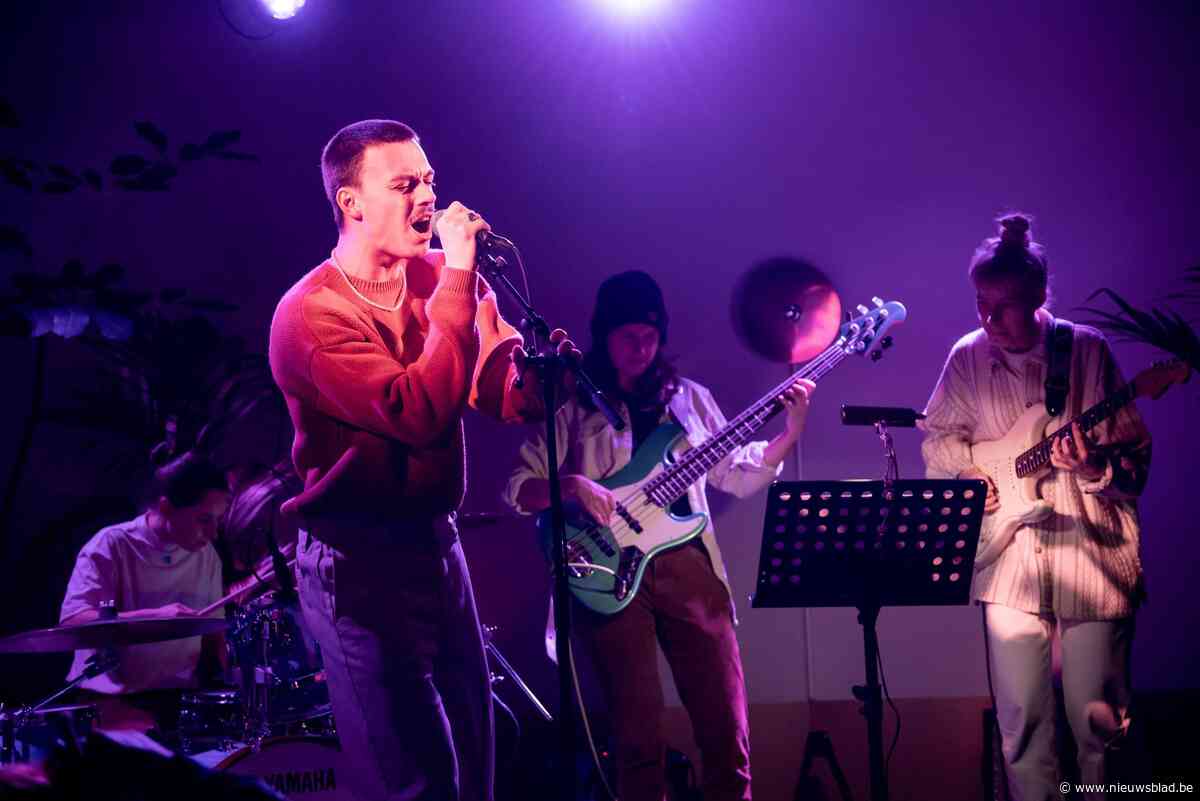 Loyk stelt nieuwe r&b-plaat voor in AMOR: “Ik denk niet dat ik in Antwerpen ga blijven”