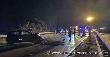 Unfall auf A8 bei Neunkirchen: Auto überschlägt sich - Feuerwehr im Einsatz - Saarbrücker Zeitung