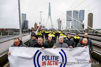 Police and anti-coronavirus protestors demonstrate in Rotterdam - DutchNews.nl - DutchNews.nl