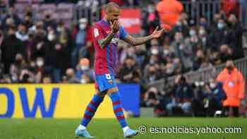 Dani Alves iguala una marca casi imposible en la Liga tras su terrible entrada - Yahoo Noticias España