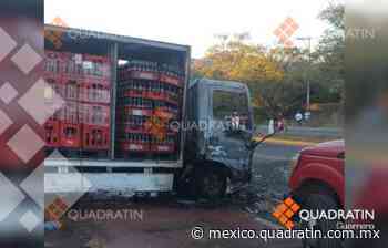 Incendia 2 camiones de la Coca-Cola en Iguala - Quadratín México