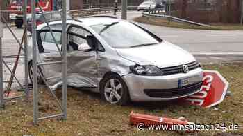 Autofahrer (74) übersieht Stoppschild und kracht in Gegenverkehr