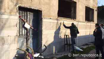 Bari, senzatetto muore carbonizzato nell'incendio di un casolare abbandonato - La Repubblica