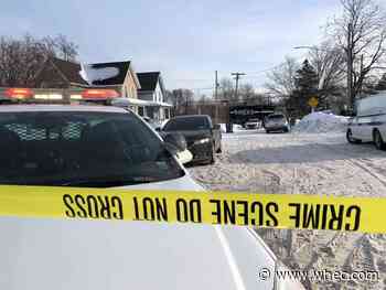 Man found dead in roadway on Glendale Park