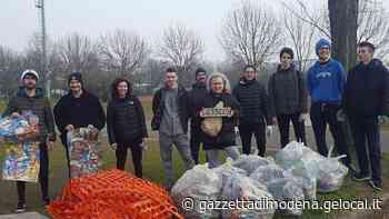 Carpi. Gli Ecobusters più forti della sporcizia Raccolti 60 chili di rifiuti nel parcheggio - La Gazzetta di Modena