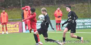 Der neue Coach schaut sich seine alte und seine neue Mannschaft an - Waltroper Zeitung