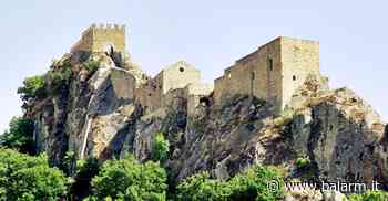 In Sicilia c'è una "piccola Matera" (ferma nel tempo): da qui vedi i Nebrodi e anche l'Etna - Balarm.it