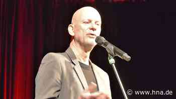 Bebra: Comedian Rüdiger Hoffmann gewohnt bissig im Lokschuppen - HNA.de