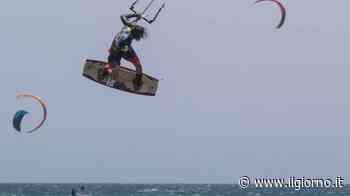 Mandello del Lario, trascinato dal vento col kitesurf: rischia di annegare nel lago - IL GIORNO