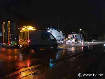 Bestuurder ramt verlichtingspaal in Beringen en pleegt vluchtmisdrijf - TV Limburg