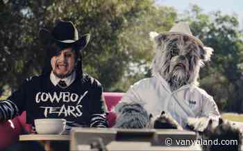 Oliver Tree plants a flag for the 'Freaks & Geeks' around the world - Vanyaland