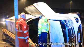 Sassuolo. Si rovesciano con il furgone, operaio resta ferito - La Gazzetta di Modena