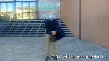 Modena, bidello aggredito da un estraneo a scuola - La Gazzetta di Modena