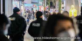 Anti-Querdenker beenden vorerst wöchentliche Demos in Hildesheim, Polizei stoppt vereinzelt „Spaziergänger“ - www.hildesheimer-allgemeine.de