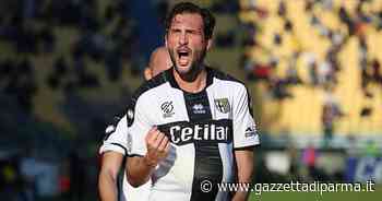 Una magia di Vazquez illude il Parma, un pasticcio di Cassata lo punisce. Col Crotone finisce 1-1 - Gazzetta di Parma